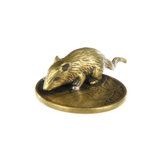 Amulette d'une souris à bourse avec une pièce de monnaie pour la chance en matière d'argent